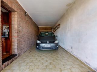 Foto 32 de Casa en venta barrio alberdi 3 dormitorios cochera jardin pileta parrilla luminoso