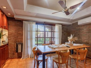Foto 8 de Casa en venta barrio alberdi 3 dormitorios cochera jardin pileta parrilla luminoso