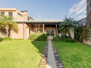 Foto 39 de Casa en venta barrio alberdi 3 dormitorios cochera jardin pileta parrilla luminoso