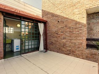 Foto 19 de Casa en venta barrio alberdi 3 dormitorios cochera jardin pileta parrilla luminoso