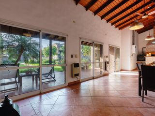 Foto 35 de Casa en venta barrio alberdi 3 dormitorios cochera jardin pileta parrilla luminoso
