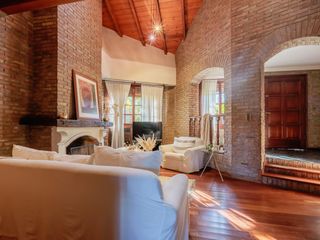 Foto 1 de Casa en venta barrio alberdi 3 dormitorios cochera jardin pileta parrilla luminoso