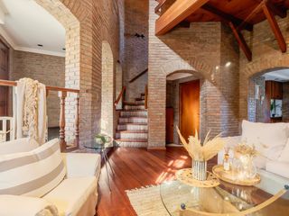 Foto 4 de Casa en venta barrio alberdi 3 dormitorios cochera jardin pileta parrilla luminoso