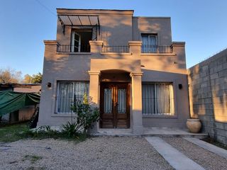 Foto 1 de Casa en Venta 4 ambientes con Jardín en Maschwitz