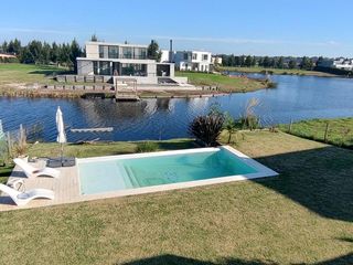 Foto 2 de Venta Casa a La Laguna en El Naudir Escobar EC