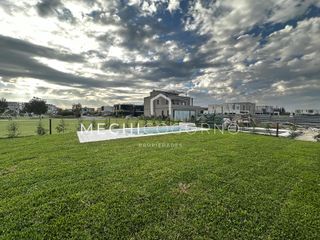Foto 1 de Casa en venta de 4 dormitorios en Carpinchos, Nordelta