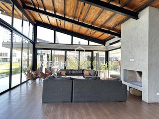 Foto 4 de Casa en venta de 4 dormitorios en Carpinchos, Nordelta