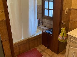 Foto 7 de Casa de 4 dormitorios, quincho, y fondo libre!