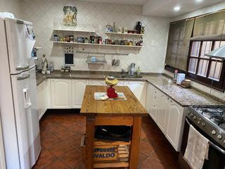 Foto 4 de Casa de 4 dormitorios, quincho, y fondo libre!