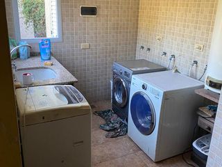 Foto 10 de Casa de 4 dormitorios, quincho, y fondo libre!