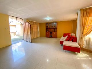 Foto 2 de SE VENDE CASA COMERCIAL- NUEVOS HORIZONTES -642 M2  U$S 190.000