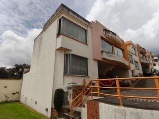 Foto 1 de CASA EN VENTA EN CONJUNTO  97 m2 SECTOR NORTE DE QUITO
