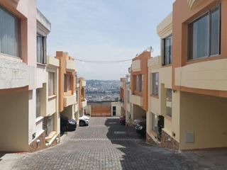 Foto 5 de CASA EN VENTA EN CONJUNTO  97 m2 SECTOR NORTE DE QUITO