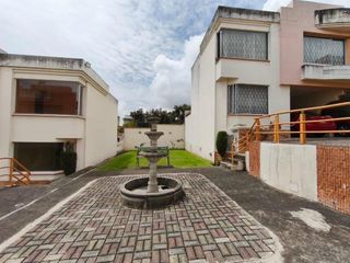 Foto 7 de CASA EN VENTA EN CONJUNTO  97 m2 SECTOR NORTE DE QUITO