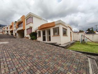 Foto 2 de CASA EN VENTA EN CONJUNTO  97 m2 SECTOR NORTE DE QUITO