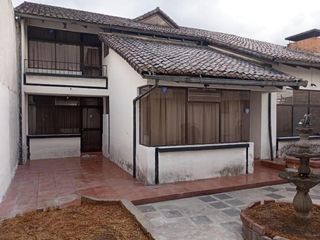 Foto 1 de Casa Comercial Av. Ilaló, con dos frentes