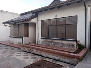 Foto 5 de Casa Comercial Av. Ilaló, con dos frentes