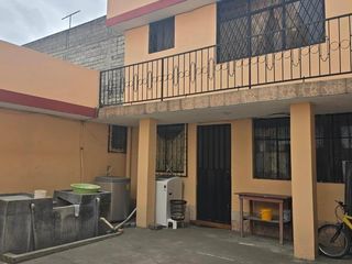 Foto 2 de CASA EN VENTA 437m2 3 DEPARTAMENTOS LOCAL COMERCIAL SECTOR QUITUMBE