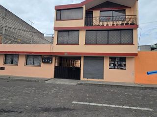 Foto 1 de CASA EN VENTA 437m2 3 DEPARTAMENTOS LOCAL COMERCIAL SECTOR QUITUMBE