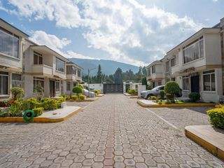 Foto 4 de VENTA EN CONJUNTO DE CASA EN MIRASIERRA 214m2
