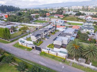 Foto 23 de VENTA EN CONJUNTO DE CASA EN MIRASIERRA 214m2