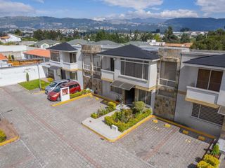 Foto 3 de VENTA EN CONJUNTO DE CASA EN MIRASIERRA 214m2