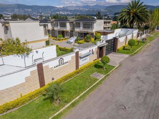 Foto 25 de VENTA EN CONJUNTO DE CASA EN MIRASIERRA 214m2