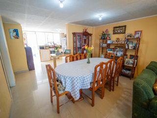 Foto 5 de Casa en Venta 2 departamentos Ciudadela Ibarra Quitumbe