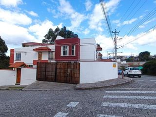 Foto 1 de VENTA DE CASA EN CASHAPAMBA SANGOLQUI 3 PISOS, 4 DORM, 157.000 USD