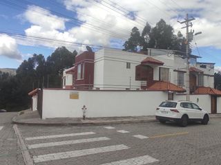 Foto 2 de VENTA DE CASA EN CASHAPAMBA SANGOLQUI 3 PISOS, 4 DORM, 157.000 USD