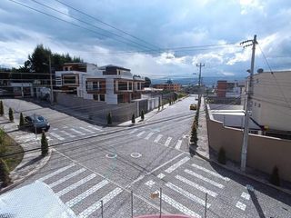 Foto 4 de VENTA DE CASA EN CASHAPAMBA SANGOLQUI 3 PISOS, 4 DORM, 157.000 USD