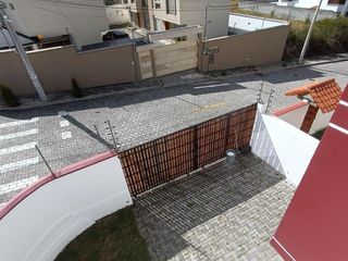 Foto 3 de VENTA DE CASA EN CASHAPAMBA SANGOLQUI 3 PISOS, 4 DORM, 157.000 USD