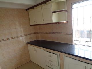 Foto 17 de GUAMANI CASA DE VENTA PORTAL DE ALCALA 3 HAB 176m CONJ. CON PISCINA