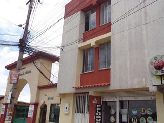 Foto 2 de GUAMANI CASA DE VENTA PORTAL DE ALCALA 3 HAB 176m CONJ. CON PISCINA