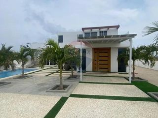 Foto 1 de En Venta casa en Urbanizacion exclusiva de Manta