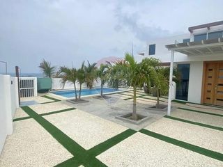 Foto 2 de En Venta casa en Urbanizacion exclusiva de Manta
