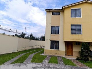 Foto 1 de CASA DE VENTA CLUB LOS PINOS ALBORNOZ-SANGOLQUI.