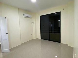 Foto 9 de SE VENDE HERMOSA CASA EN CHONE, AV. ELOY ALFARO