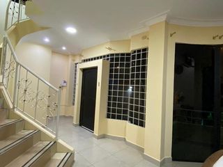 Foto 3 de SE VENDE HERMOSA CASA EN CHONE, AV. ELOY ALFARO