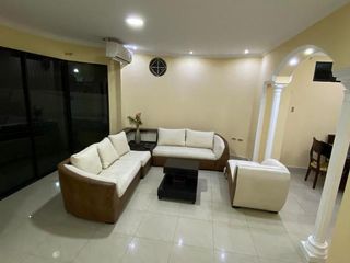 Foto 2 de SE VENDE HERMOSA CASA EN CHONE, AV. ELOY ALFARO