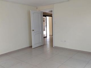 Foto 17 de AMPLIA CASA COMERCIAL EN RENTA EL BATAN $3.200