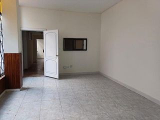 Foto 23 de AMPLIA CASA COMERCIAL EN RENTA EL BATAN $3.200