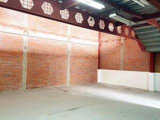 Foto 2 de ARRIENDO BODEGA / GALPÓN DE 150 M2 EN AV. GALO PLAZA LASSO