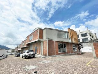 Foto 1 de ARRIENDO BODEGA / GALPÓN DE 150 M2 EN AV. GALO PLAZA LASSO