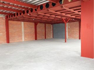 Foto 3 de ARRIENDO BODEGA / GALPÓN DE 400 M2 EN AV. GALO PLAZA LASSO