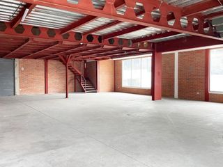 Foto 7 de ARRIENDO BODEGA / GALPÓN DE 400 M2 EN AV. GALO PLAZA LASSO