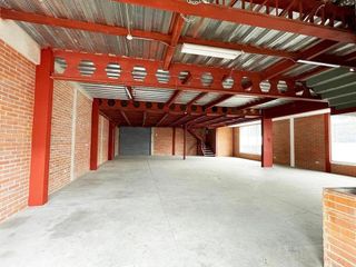 Foto 2 de ARRIENDO BODEGA / GALPÓN DE 400 M2 EN AV. GALO PLAZA LASSO