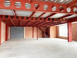 Foto 4 de ARRIENDO BODEGA / GALPÓN DE 400 M2 EN AV. GALO PLAZA LASSO