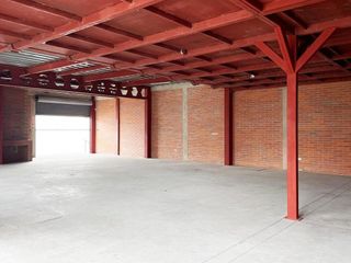 Foto 5 de ARRIENDO BODEGA / GALPÓN DE 400 M2 EN AV. GALO PLAZA LASSO