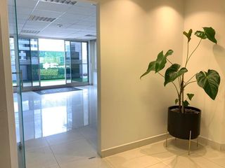 Foto 12 de REPÚBLICA DEL SALVADOR EDIFICIO CORPORATIVO ARRIENDO OFICINA 350,58m2